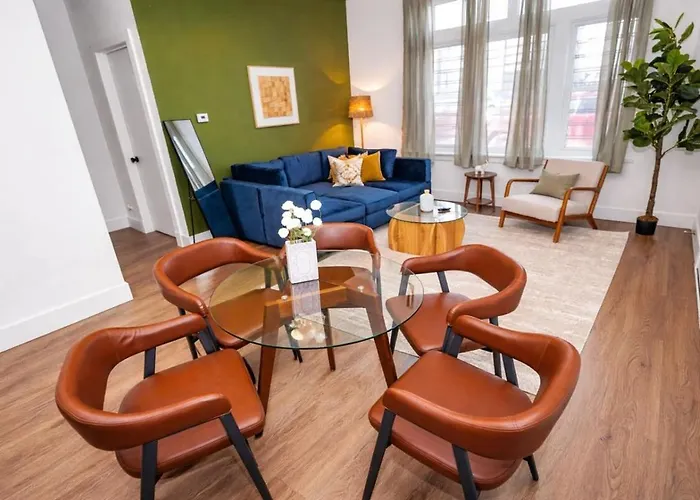 3br King Beds Sleeps 8 Near Humboldt Park Apartment Chicago