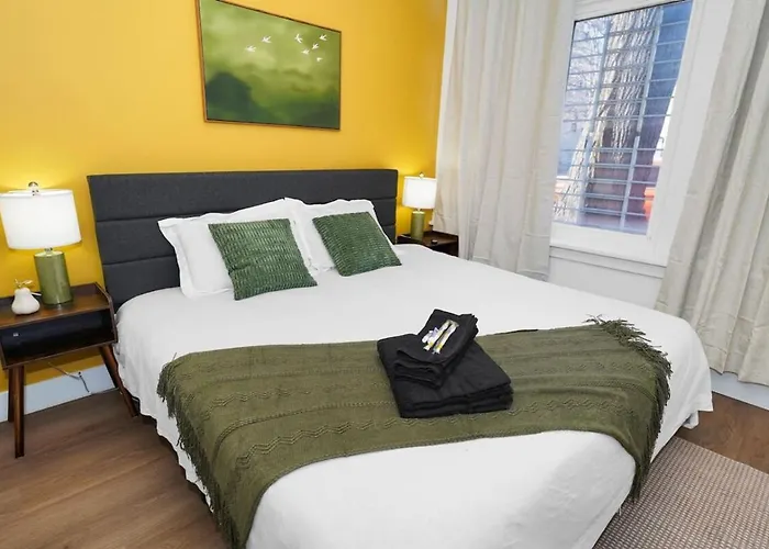 3br King Beds Sleeps 8 Near Humboldt Park *
