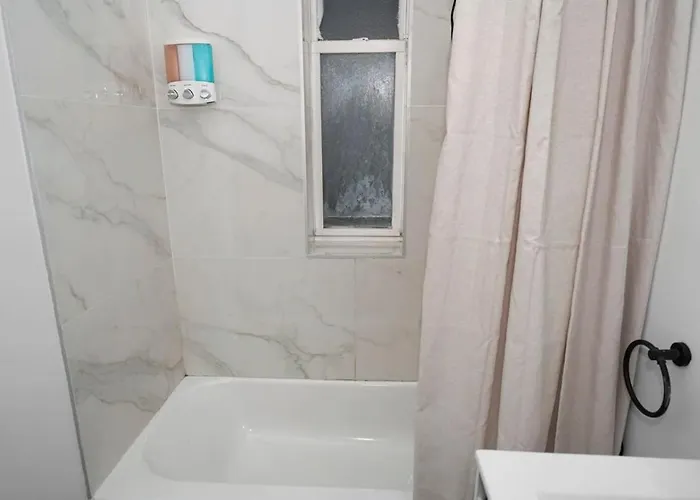 Apartment 3br King Beds Sleeps 8 Near Humboldt Park *