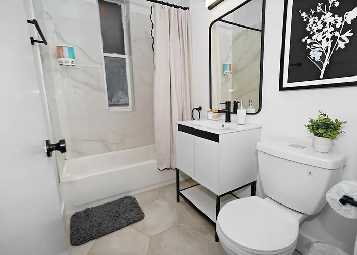 Apartment 3br King Beds Sleeps 8 Near Humboldt Park