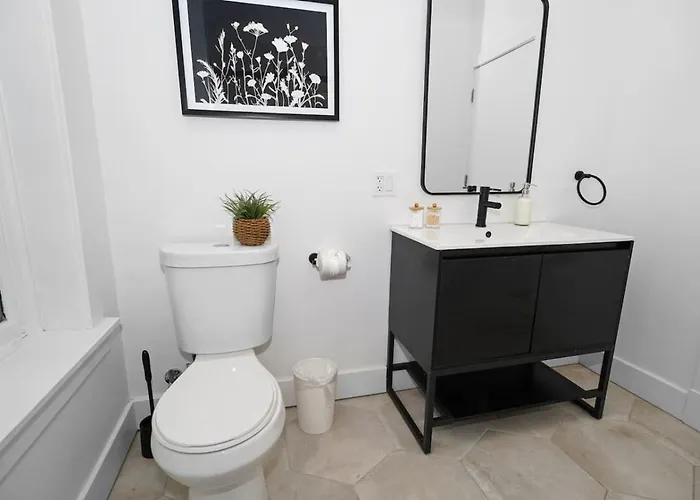 3br King Beds Sleeps 8 Near Humboldt Park Apartment *